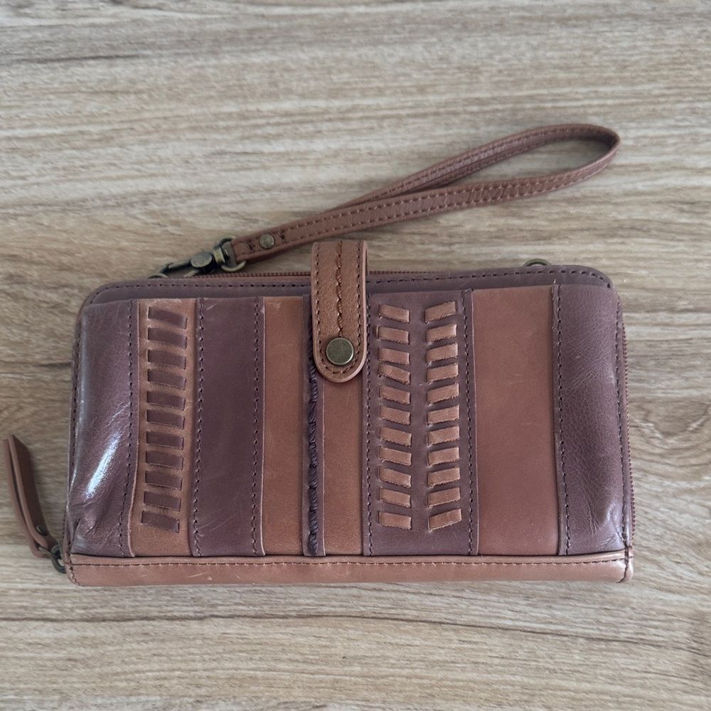 THE SAK Iris Tobacco Leather Smartphone Wristlet Clutch Wallet Zipper Around New